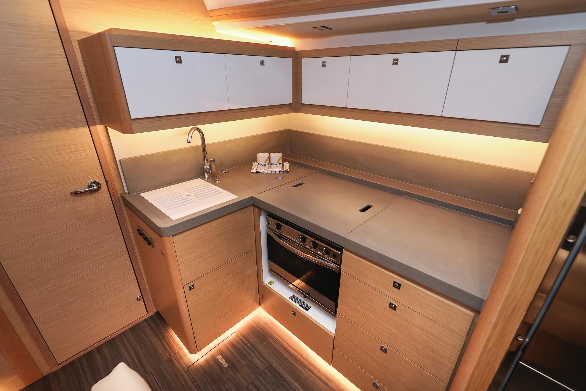 Dufour 470 - 5 cab., picture 20