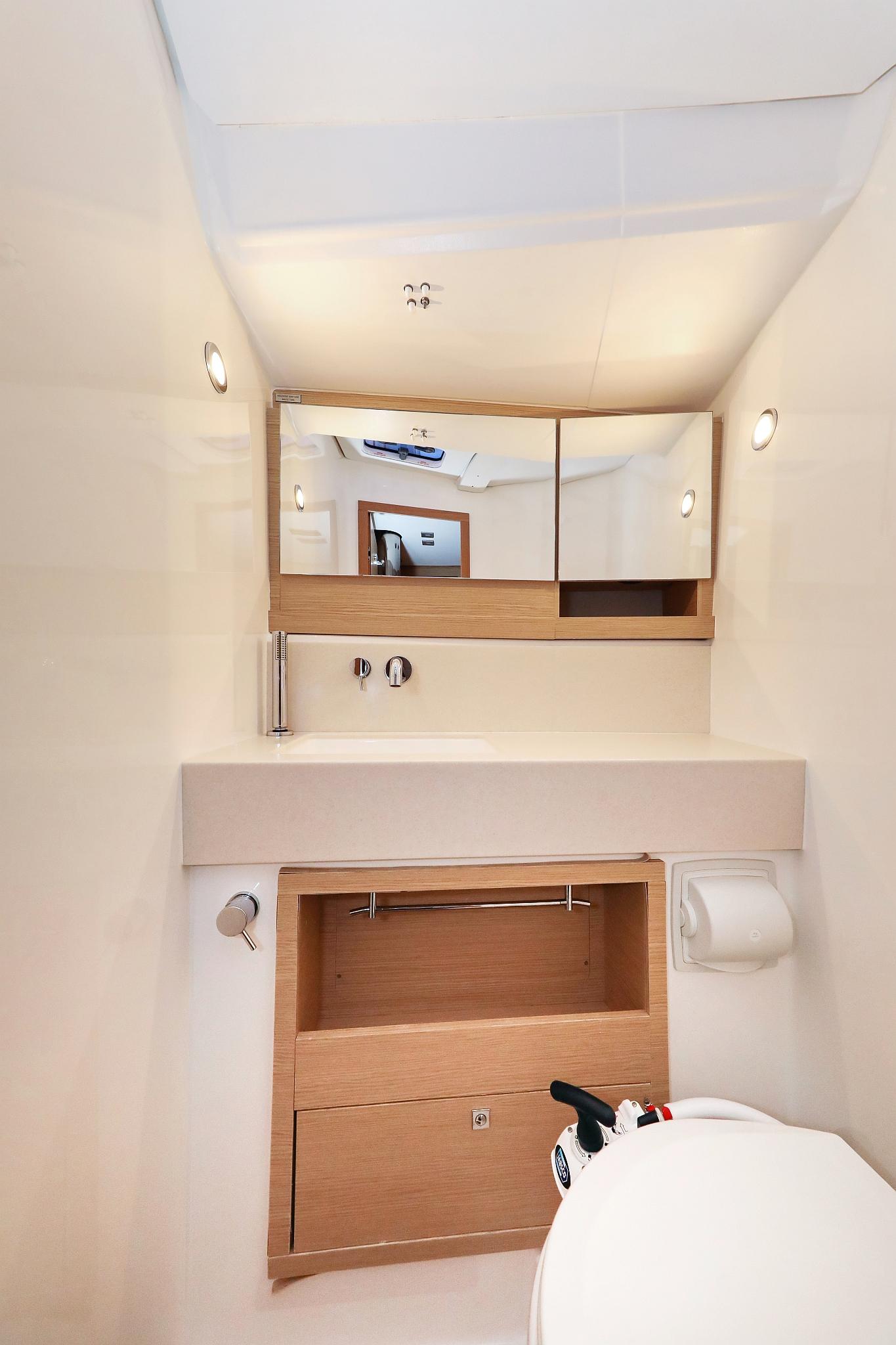 Dufour 470 - 5 cab., picture 36