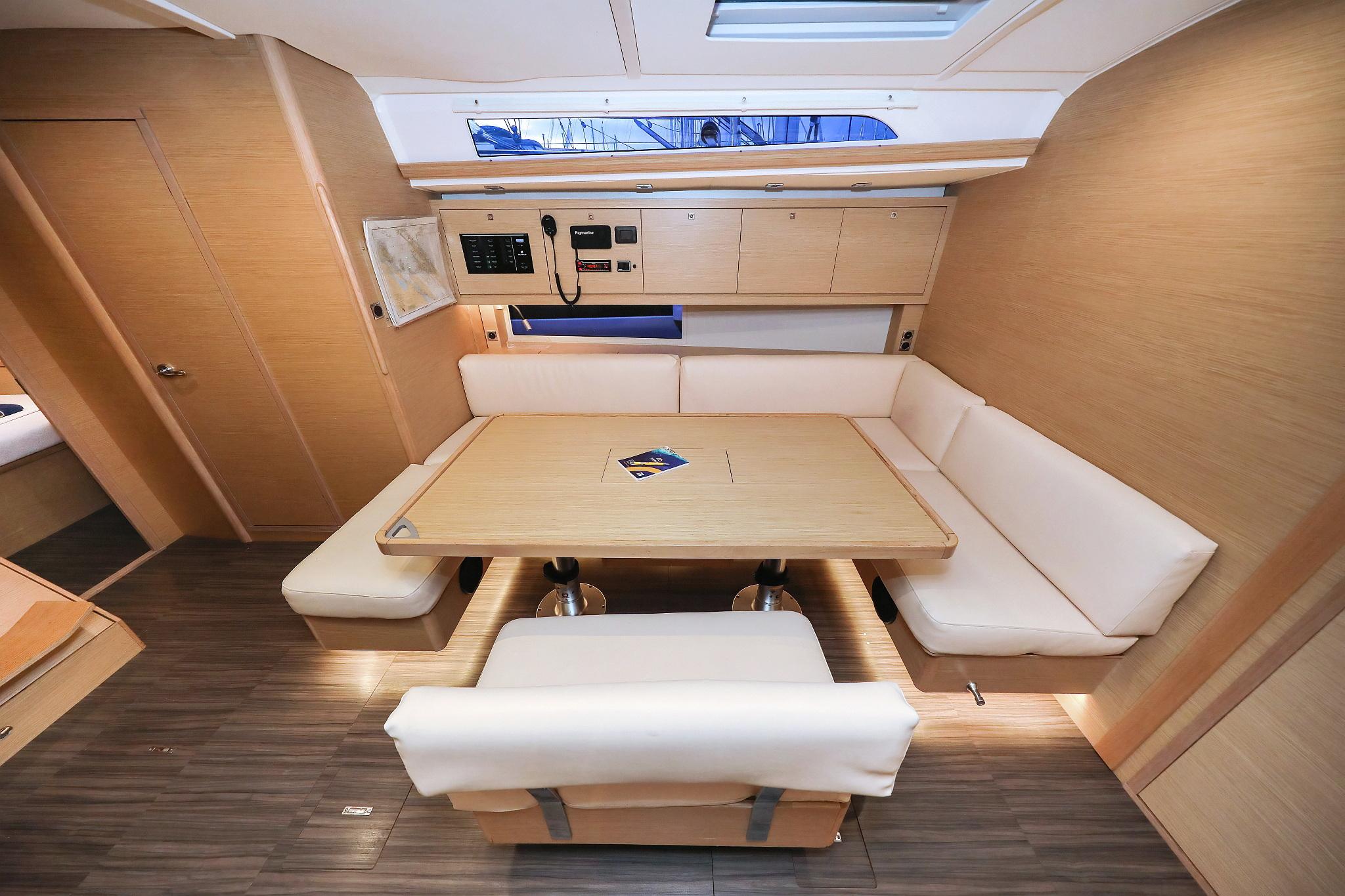 Dufour 470 - 5 cab., picture 47