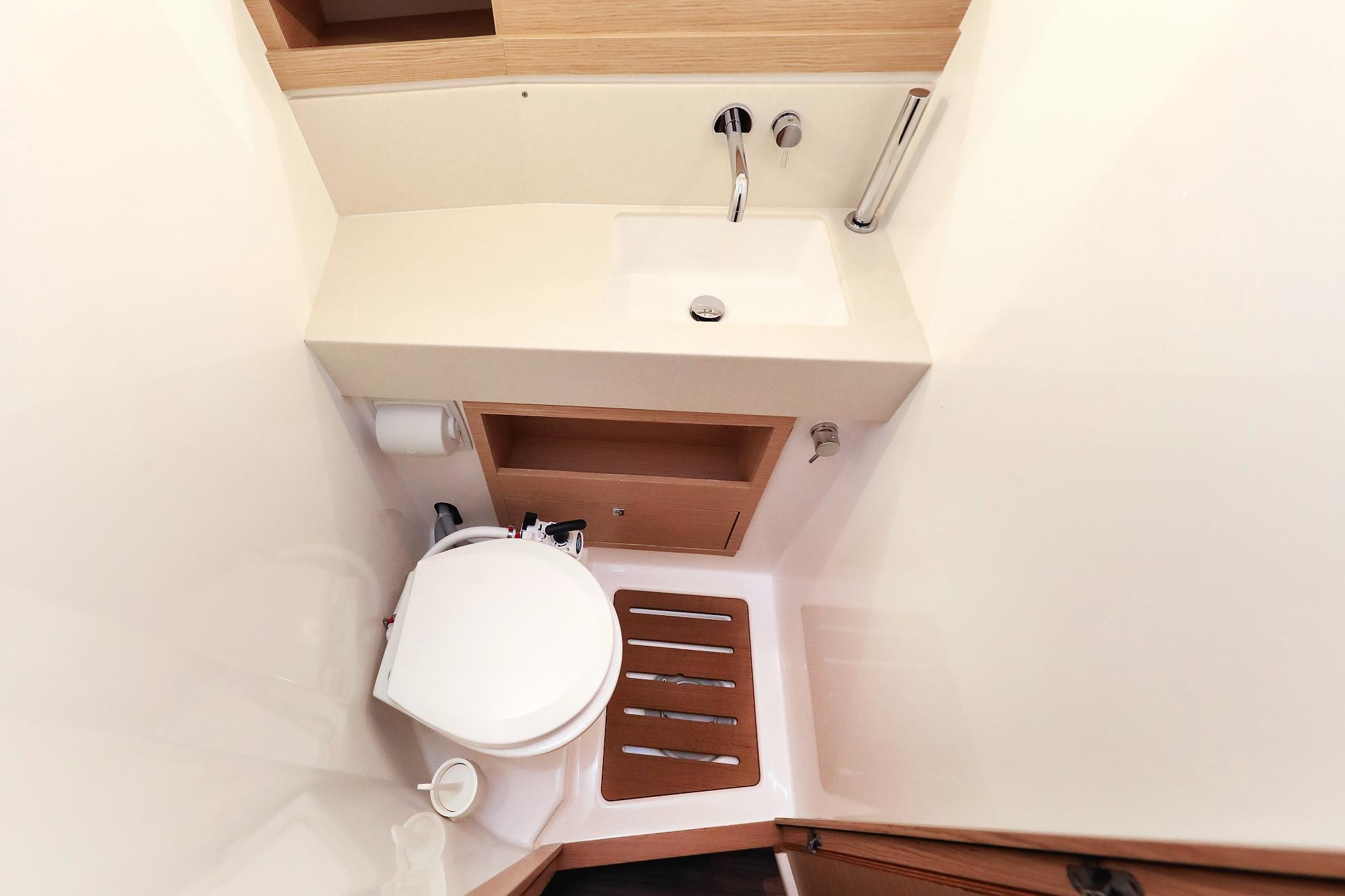 Dufour 470 - 5 cab., picture 35