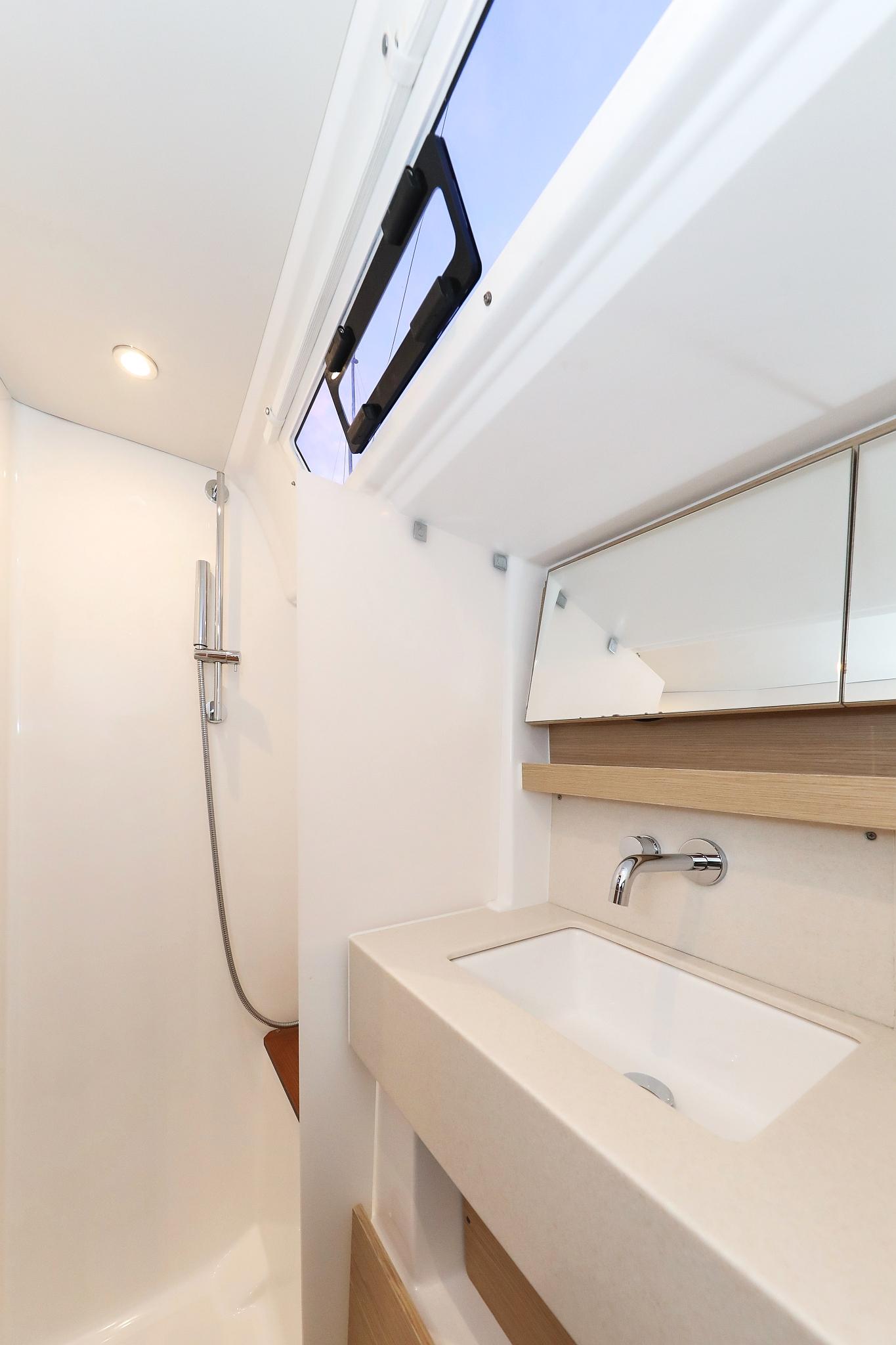 Dufour 470 - 5 cab., picture 38