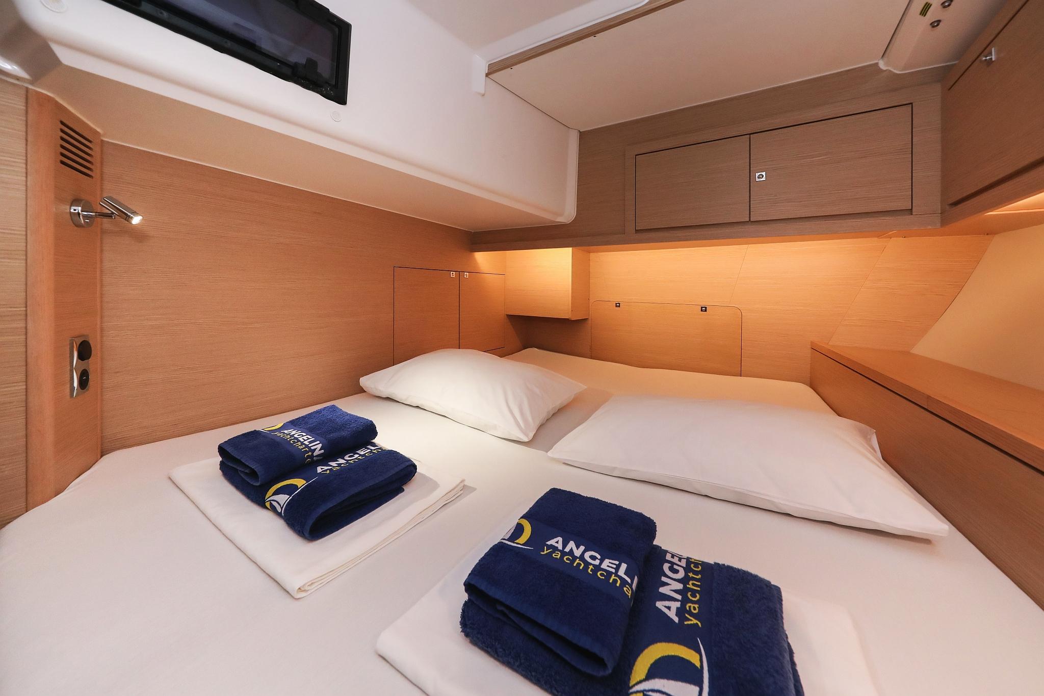 Dufour 470 - 5 cab., picture 27