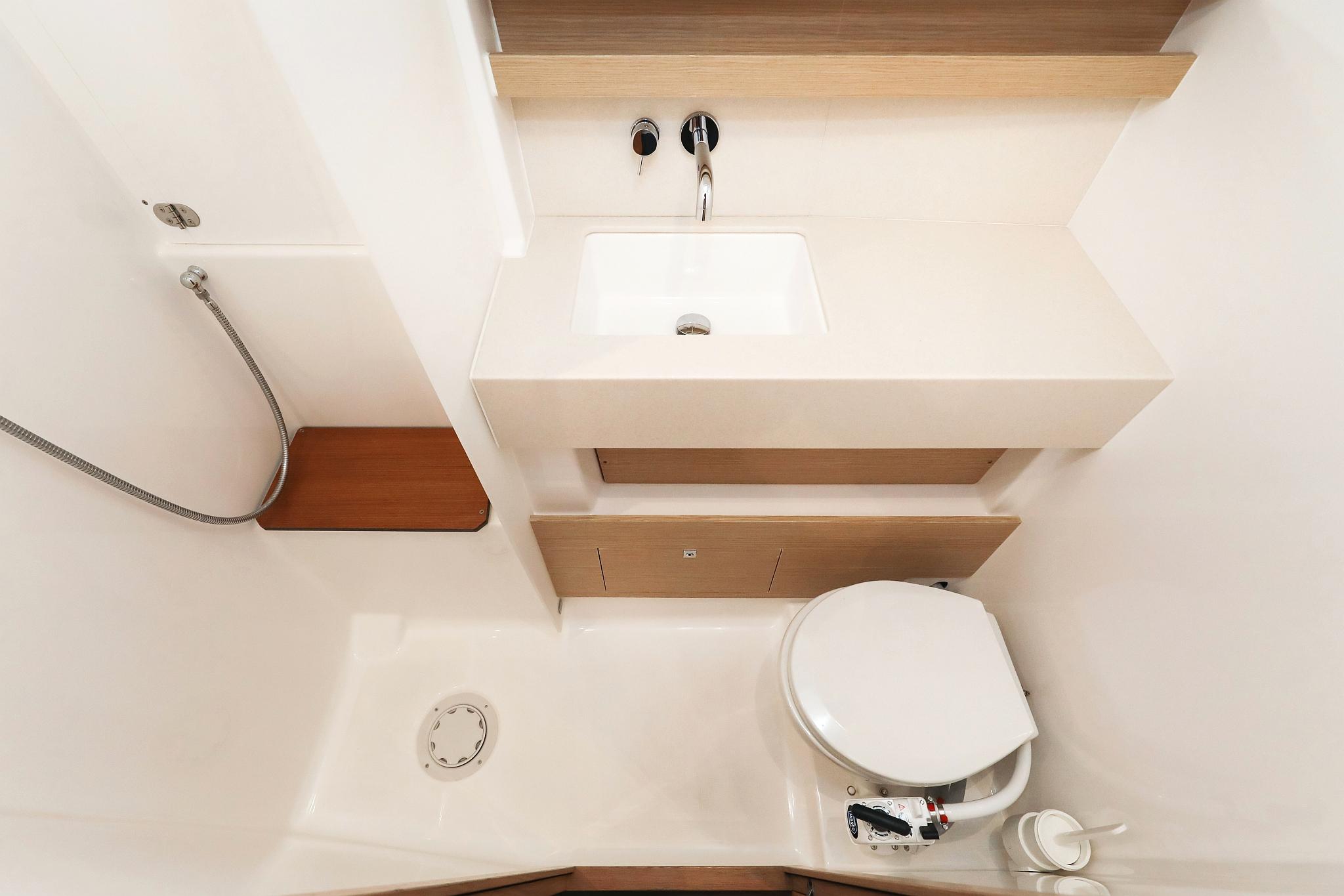 Dufour 470 - 5 cab., picture 37