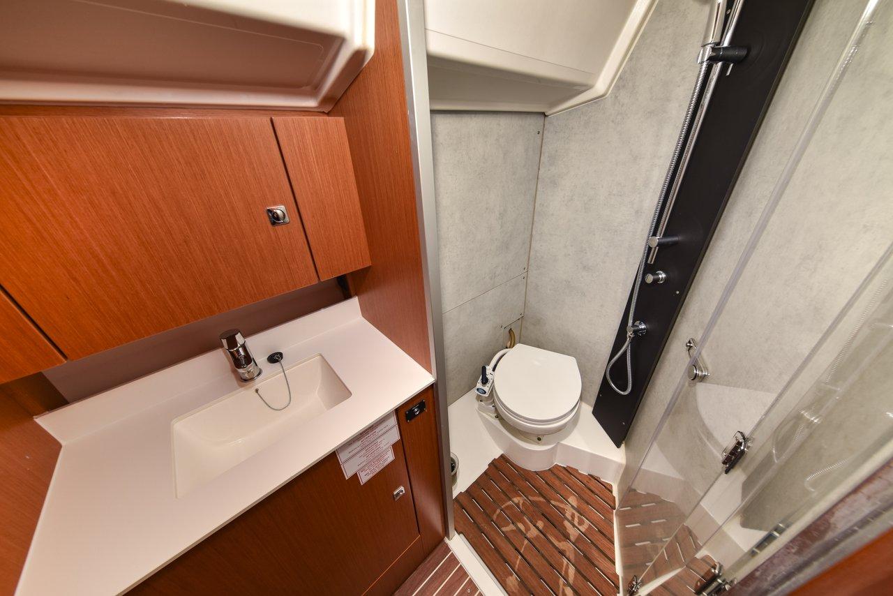 Bavaria C42, picture 24