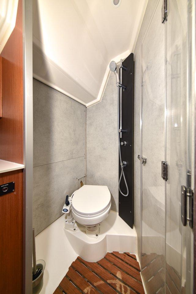 Bavaria C42, picture 25