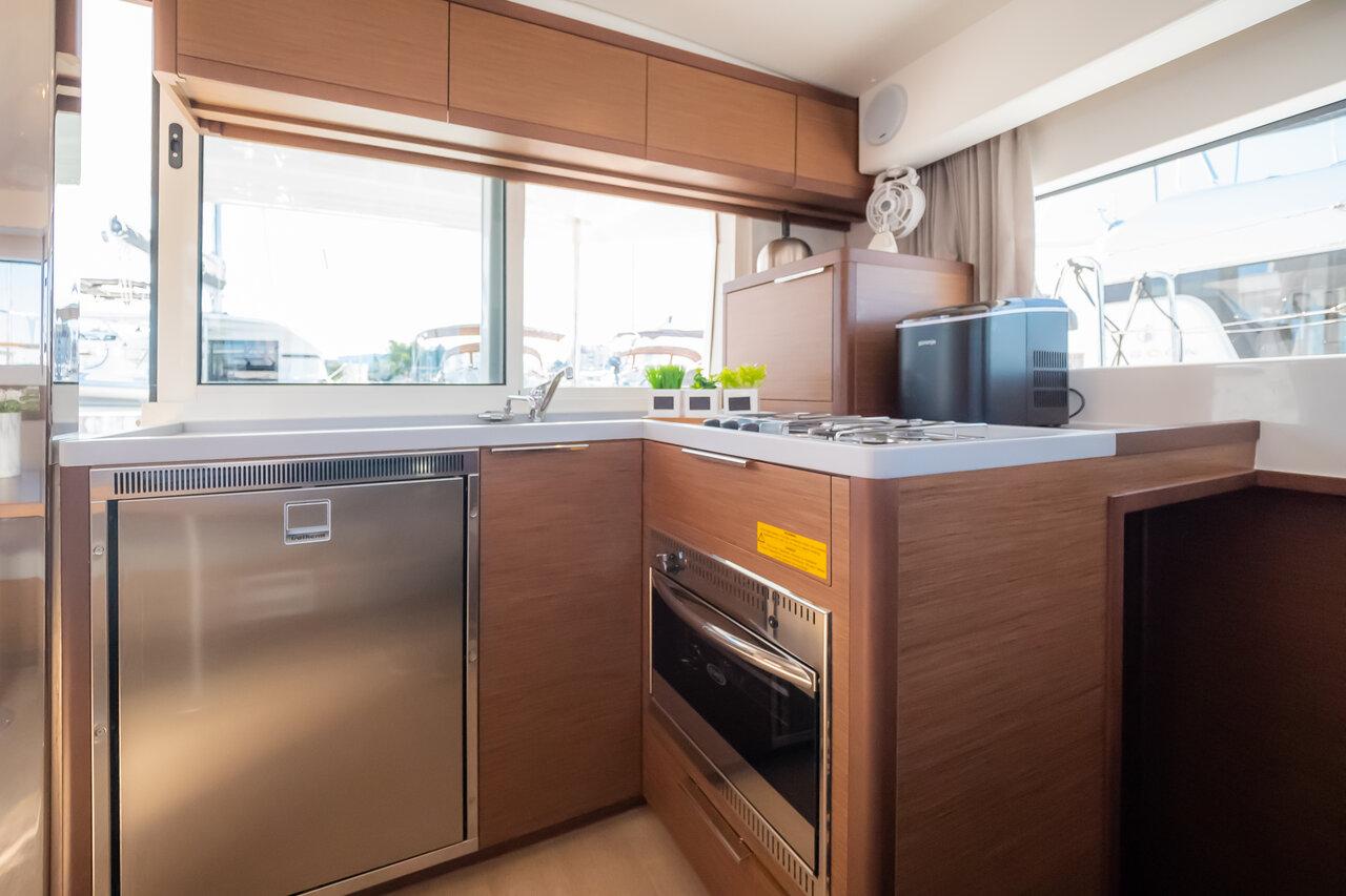 Lagoon 40 - 4 + 2 cab, picture 6