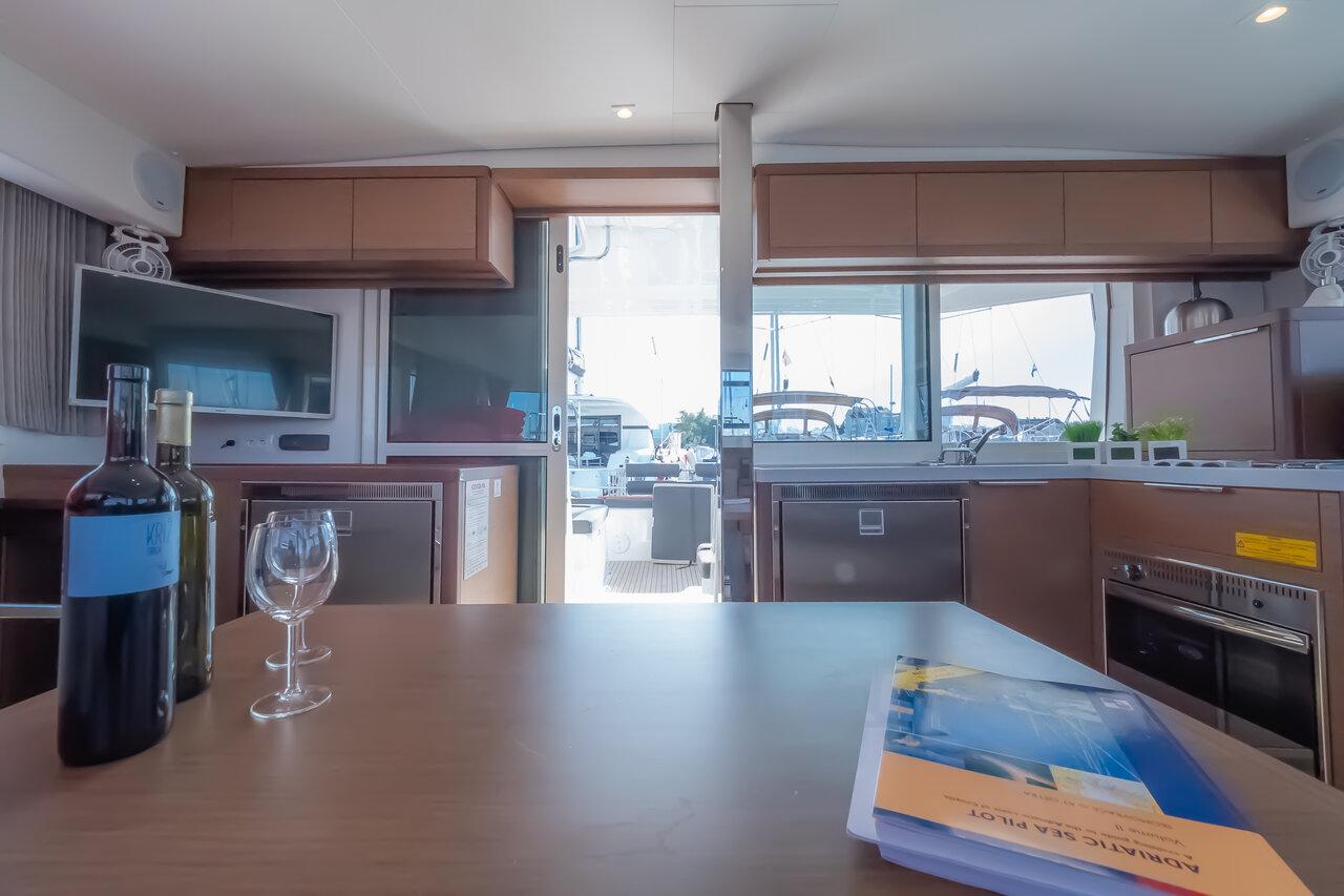 Lagoon 40 - 4 + 2 cab, picture 9