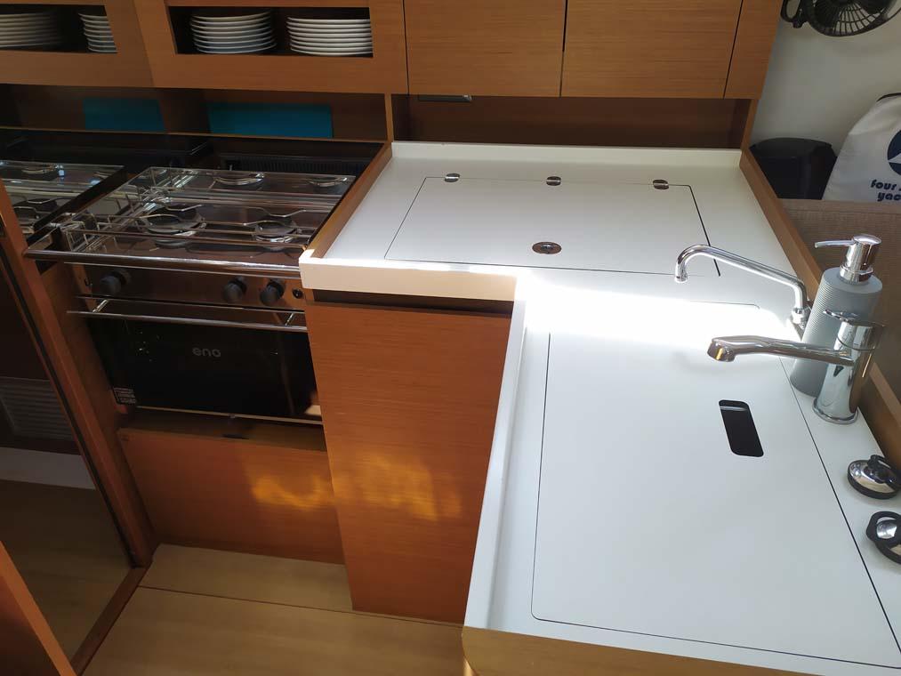 Sun Odyssey 380 - 3 cab., picture 8