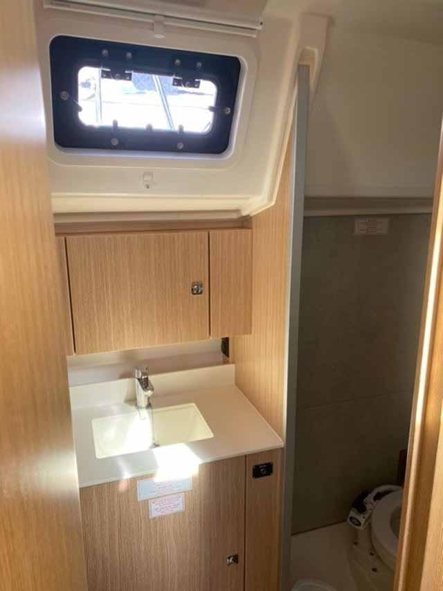 Bavaria C42, picture 11