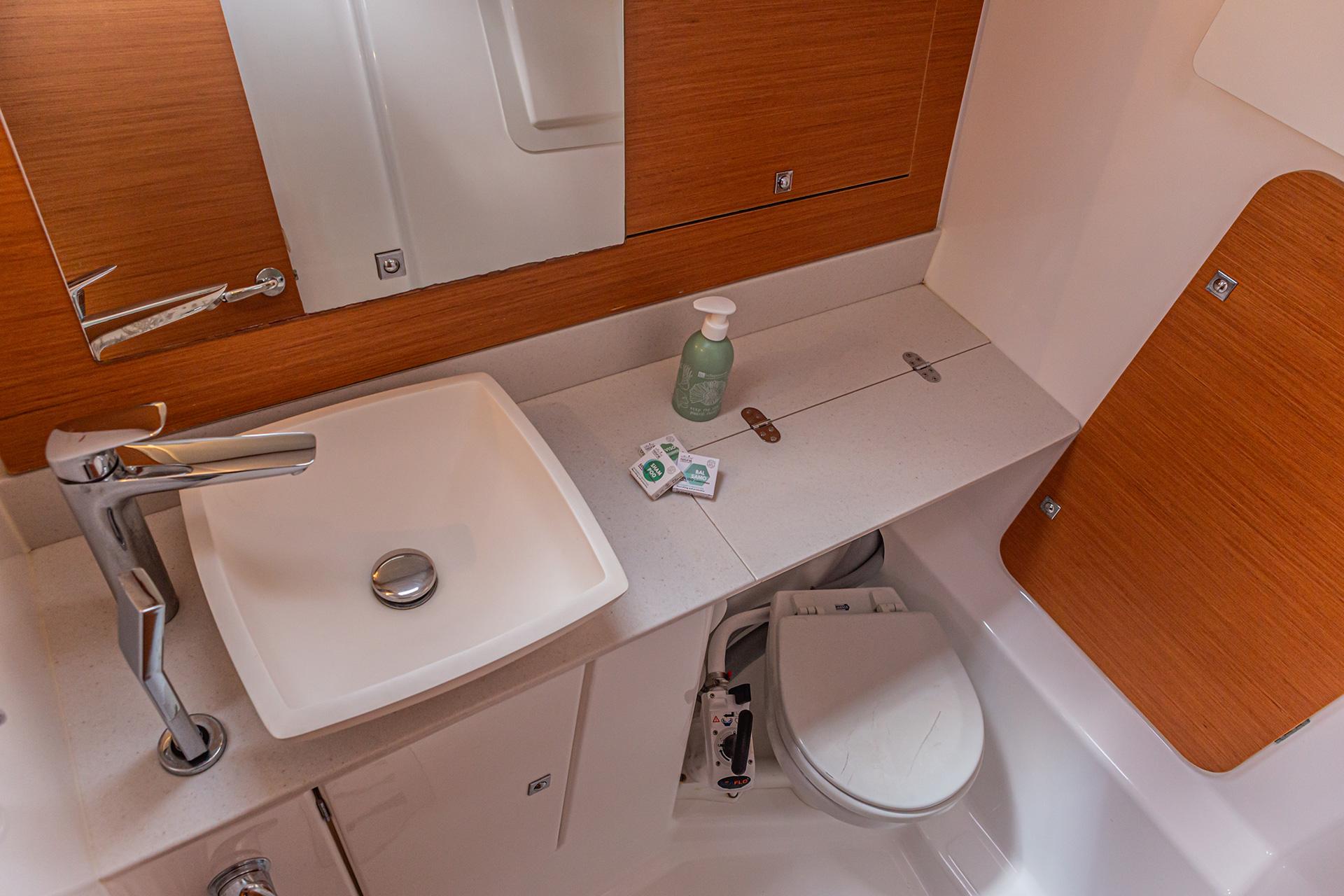 Dufour 360 GL, picture 8