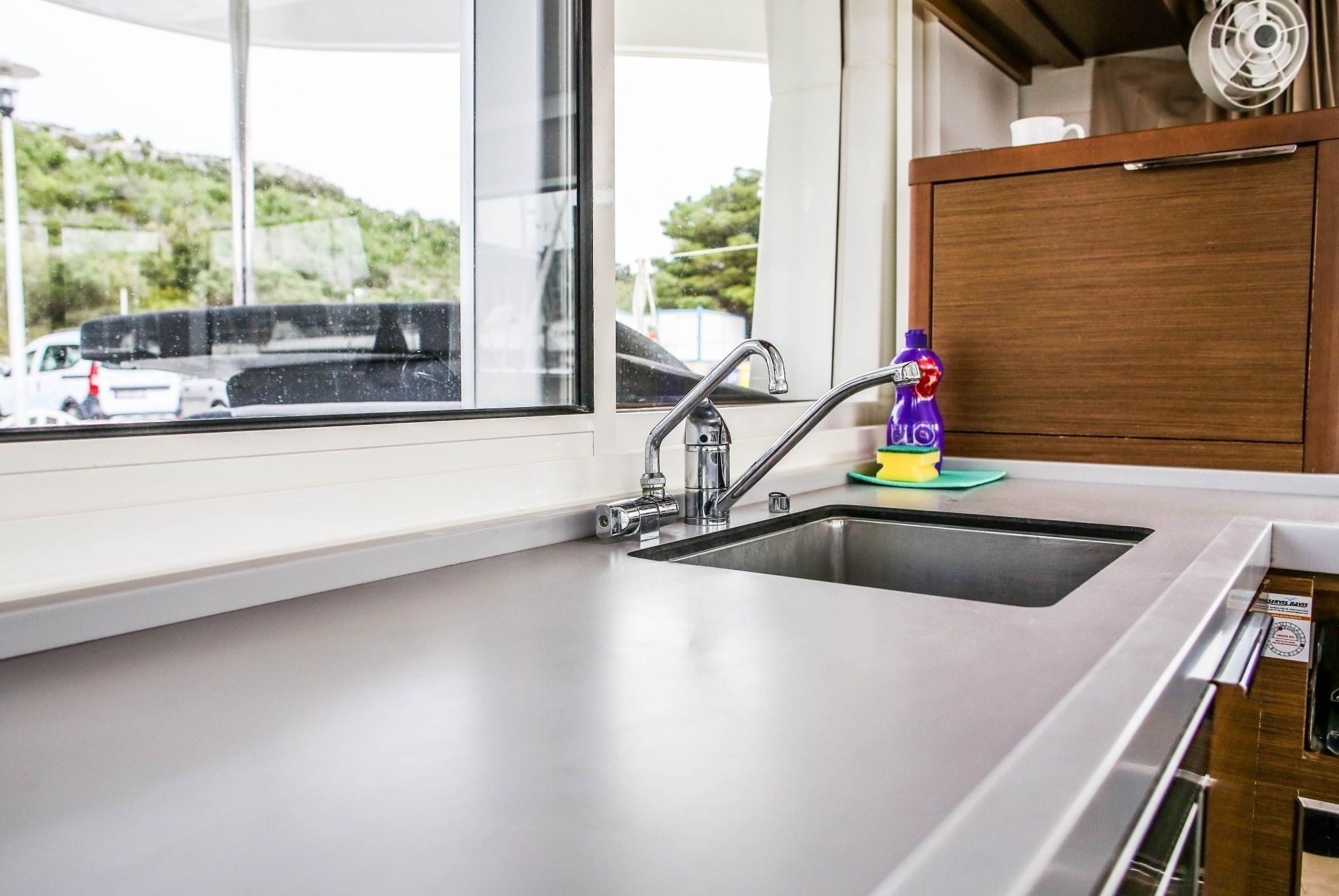 Lagoon 40 - 4 + 2 cab, picture 13