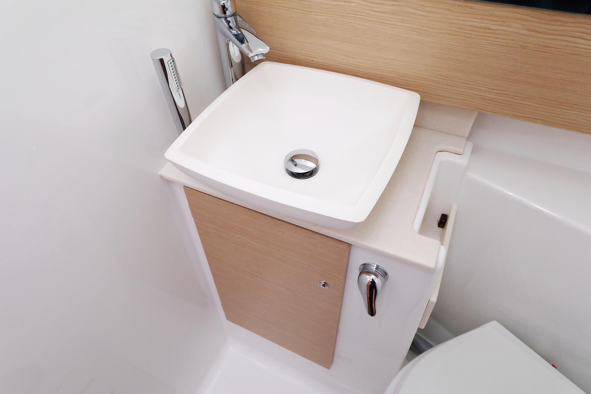 Dufour 430 - 3 cab., picture 34