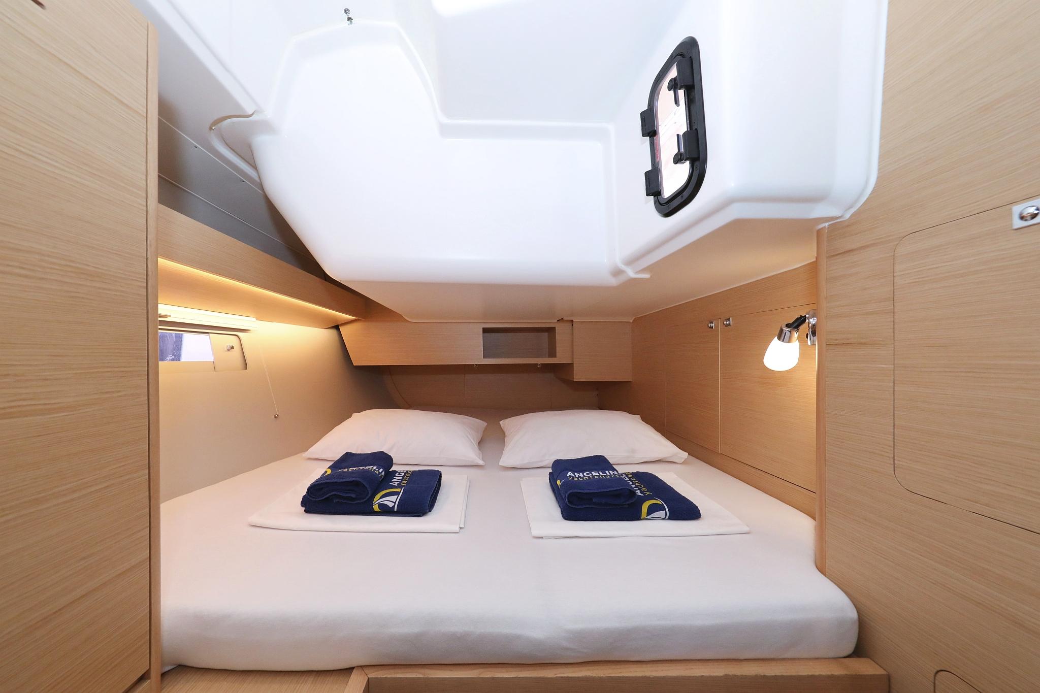 Dufour 430 - 3 cab., picture 26