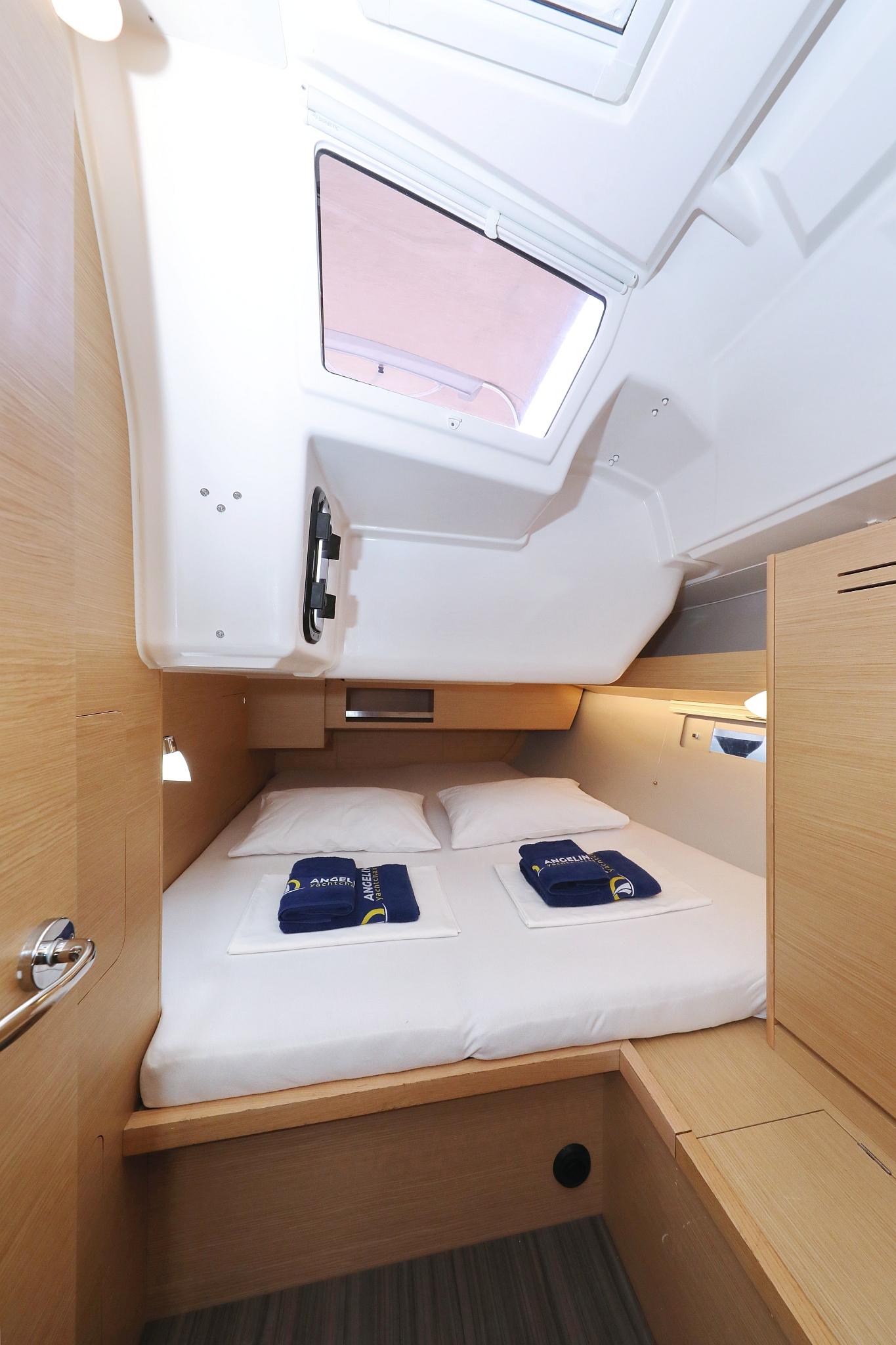 Dufour 430 - 3 cab., picture 27