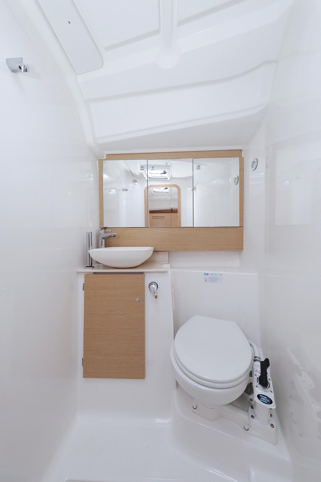 Dufour 430 - 3 cab., picture 33