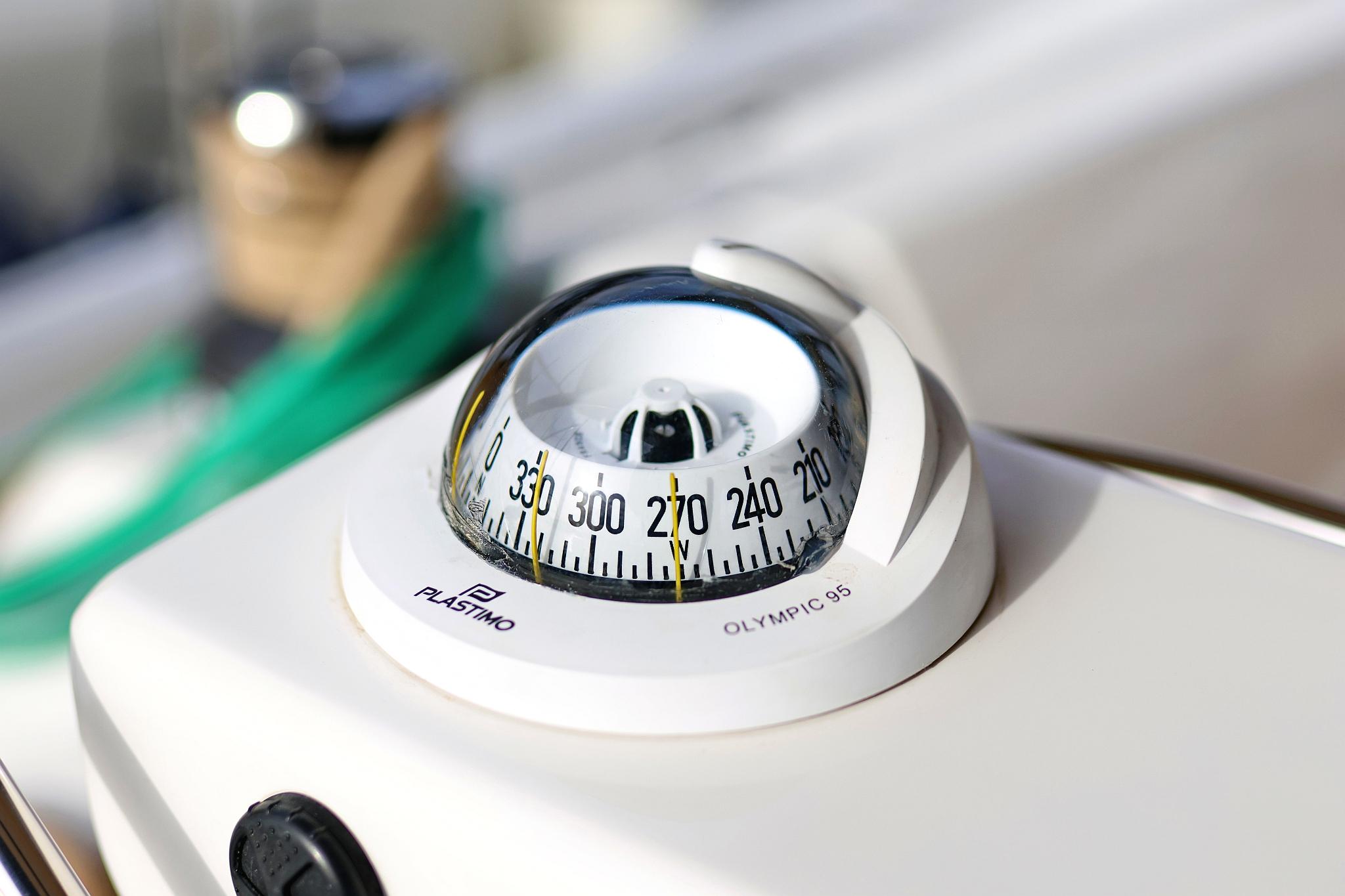 Dufour 430 - 3 cab., picture 46