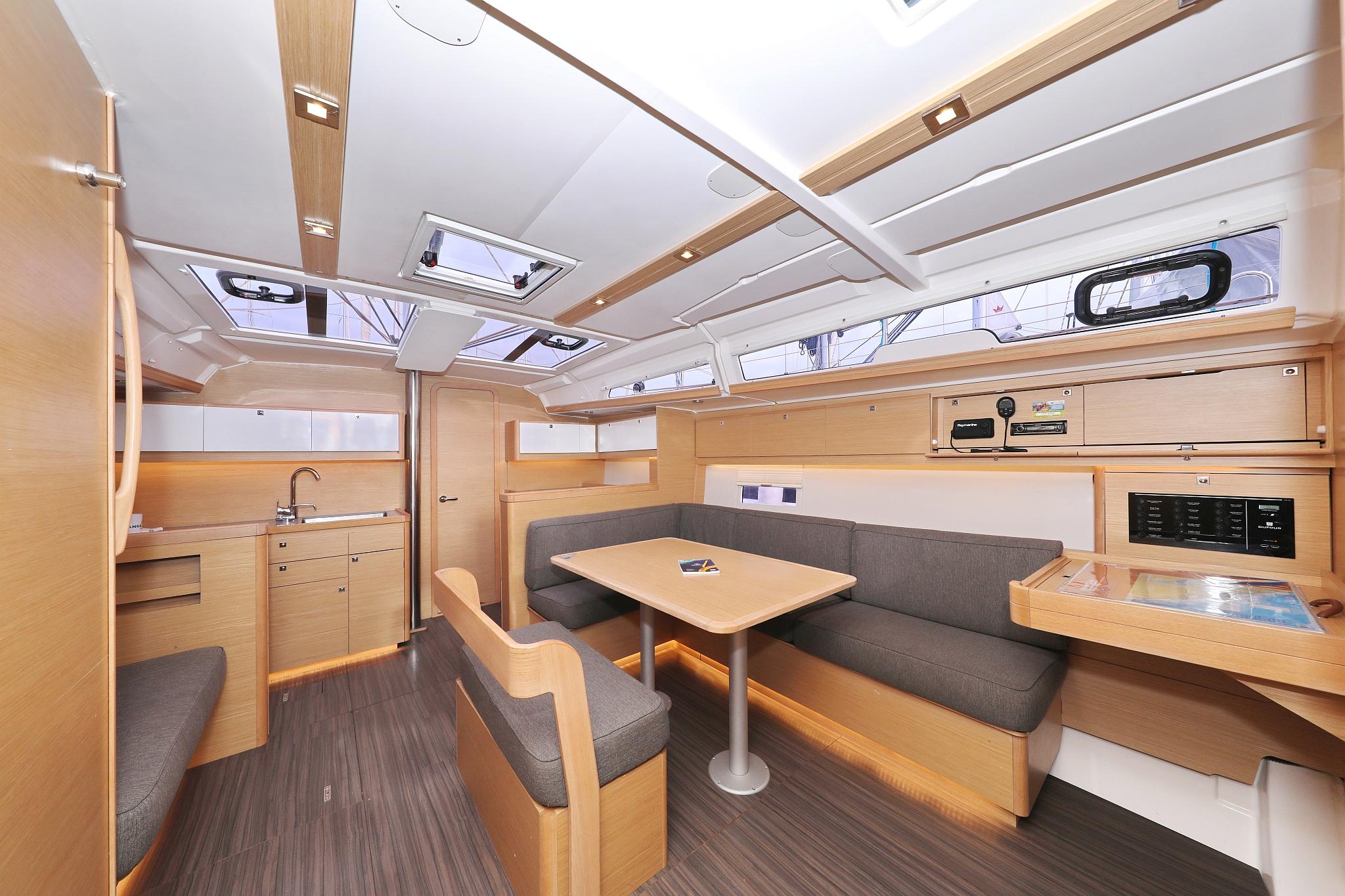 Dufour 430 - 3 cab., picture 14