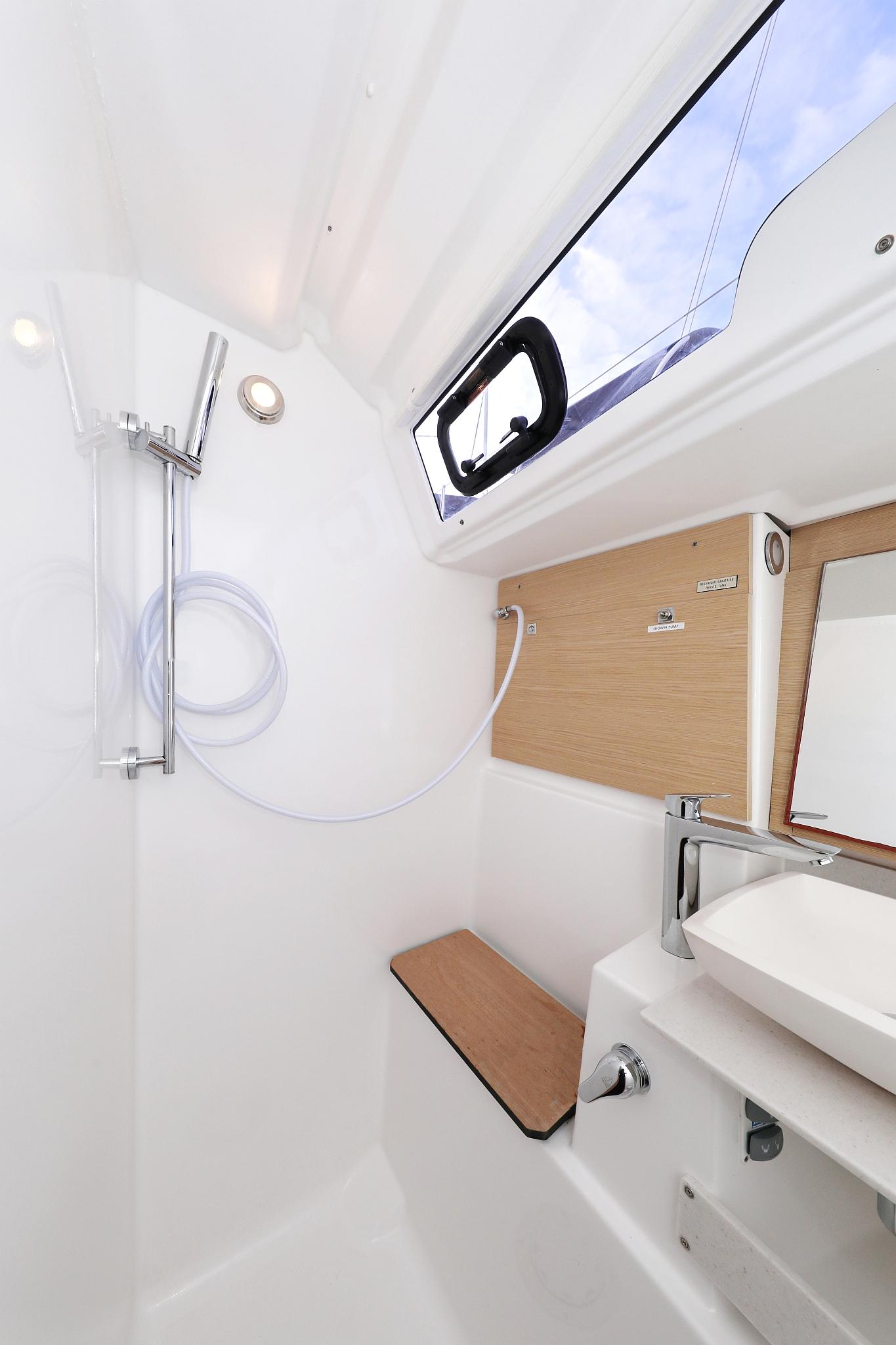 Dufour 430 - 3 cab., picture 36