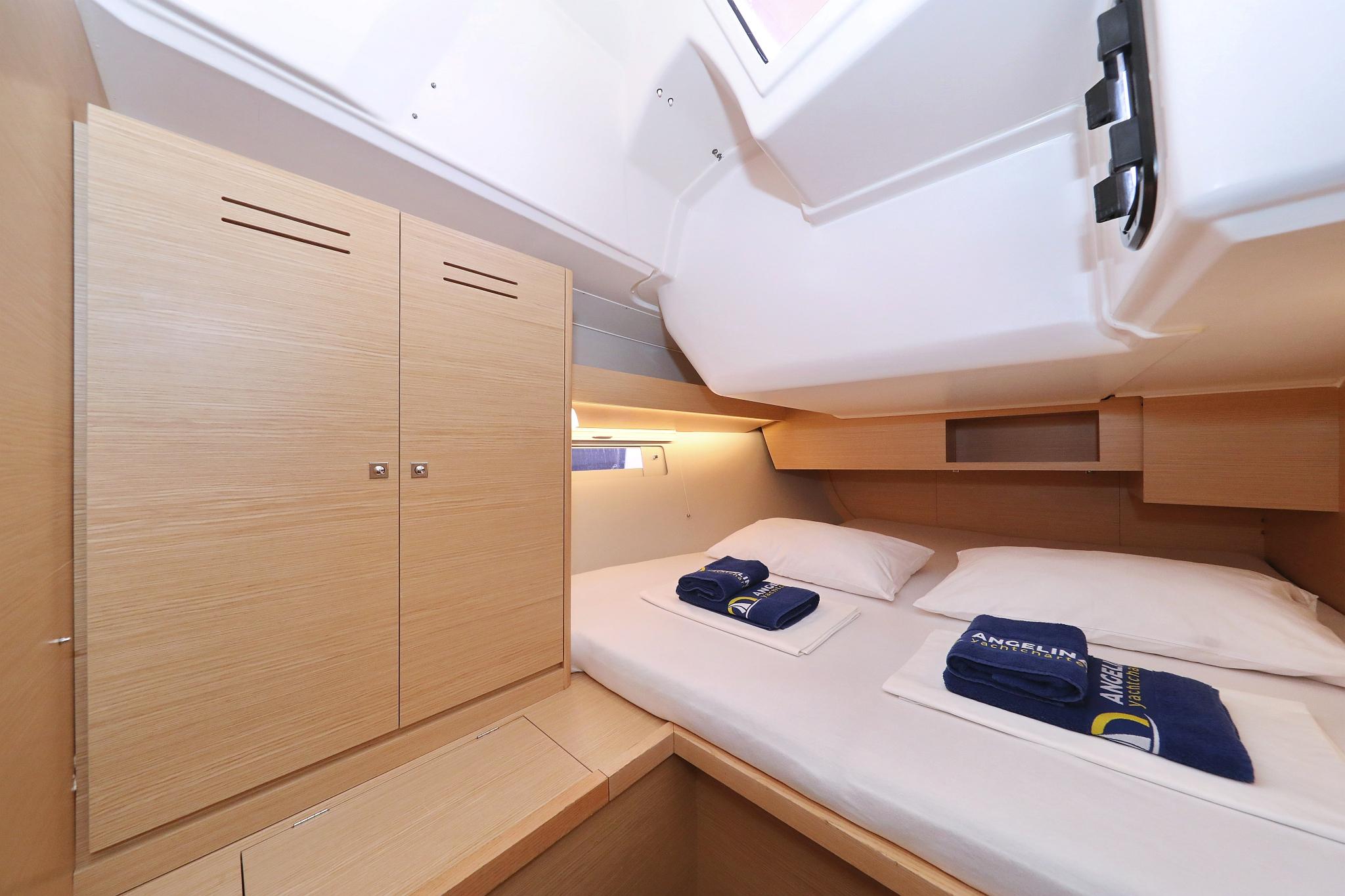 Dufour 430 - 3 cab., picture 25