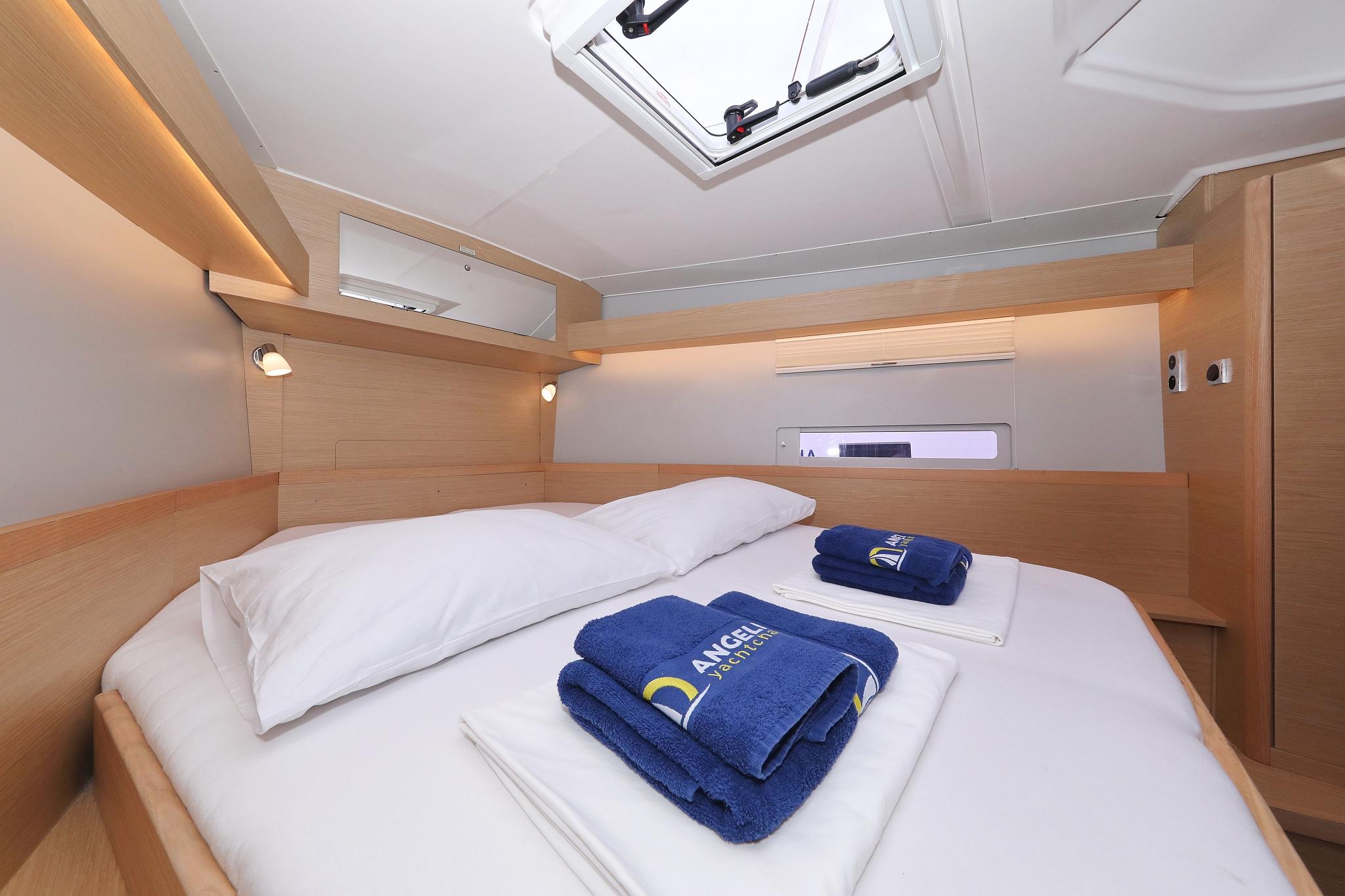 Dufour 430 - 3 cab., picture 31