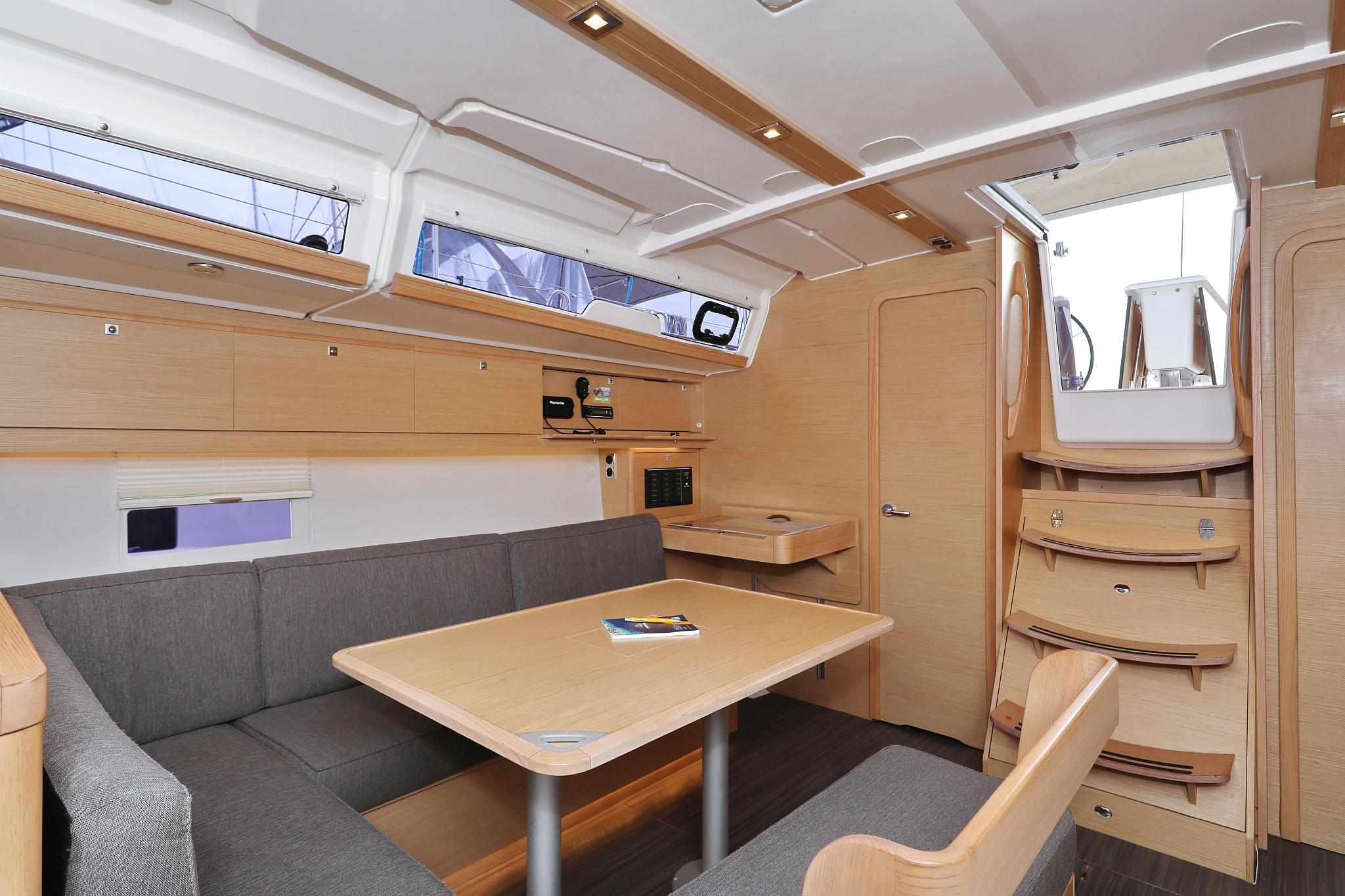 Dufour 430 - 3 cab., picture 18