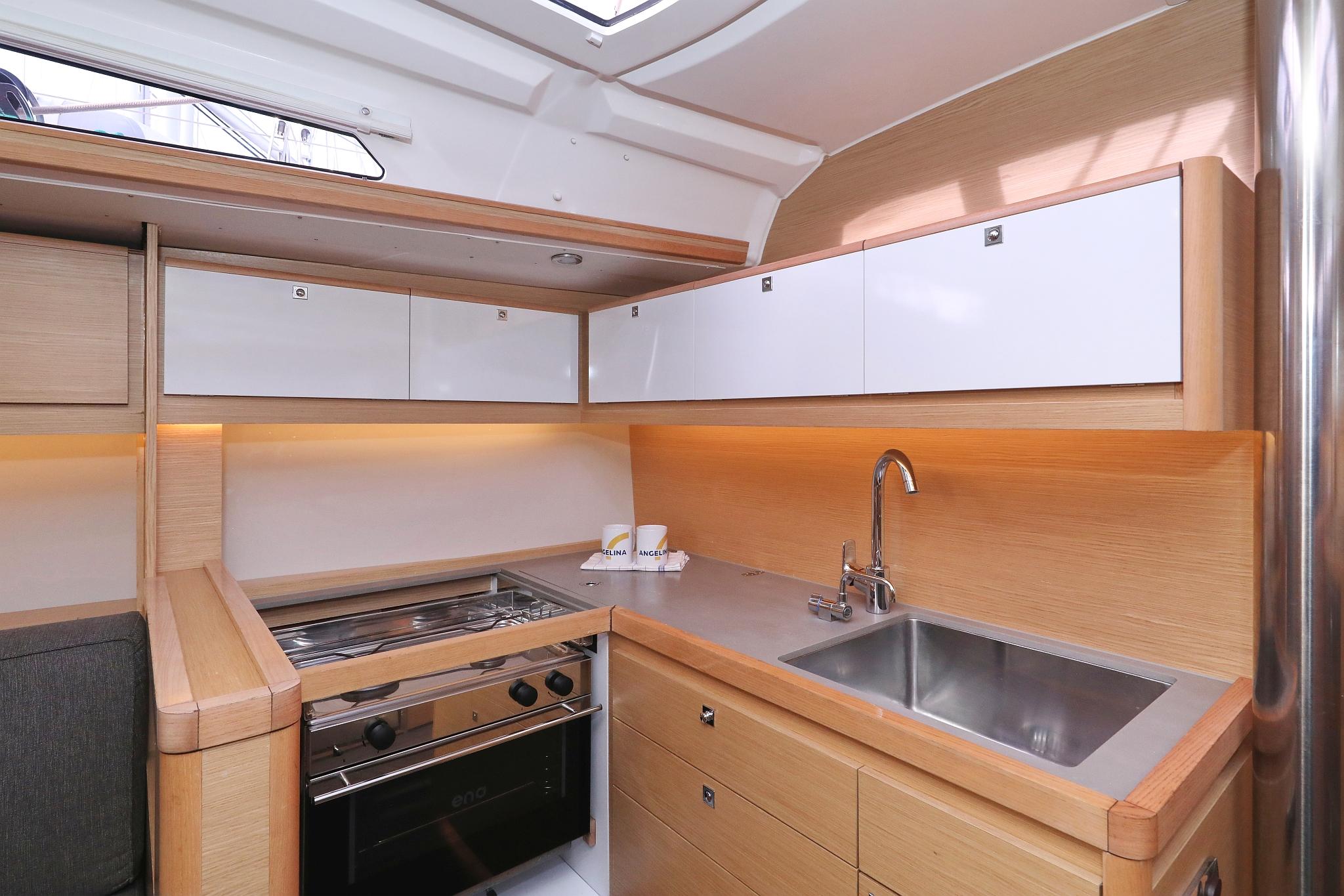 Dufour 430 - 3 cab., picture 21