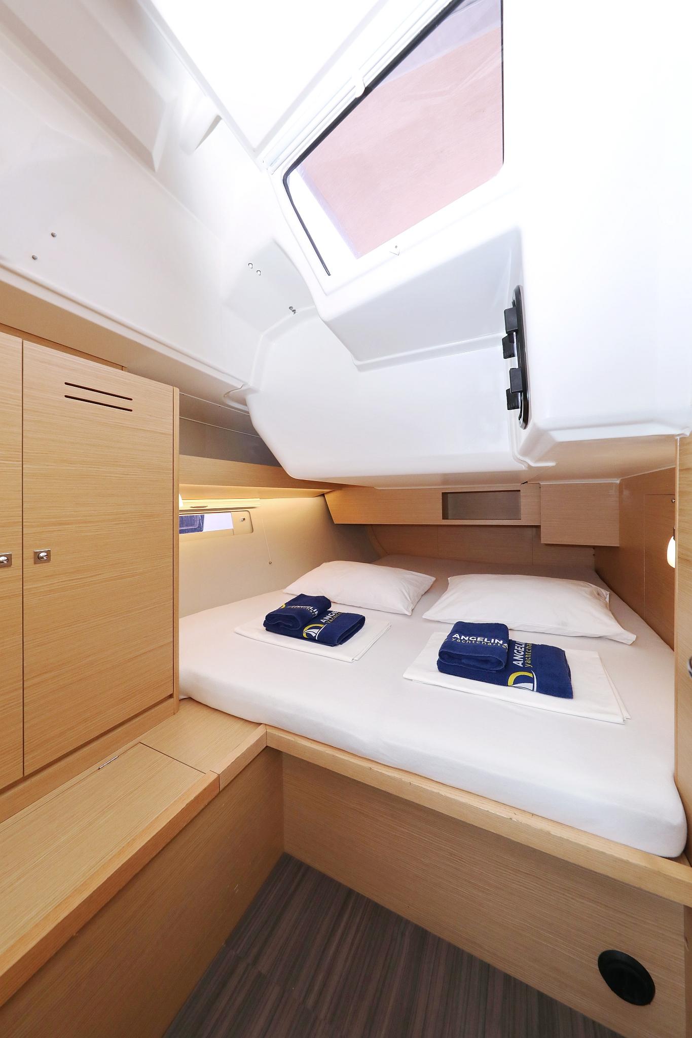 Dufour 430 - 3 cab., picture 24