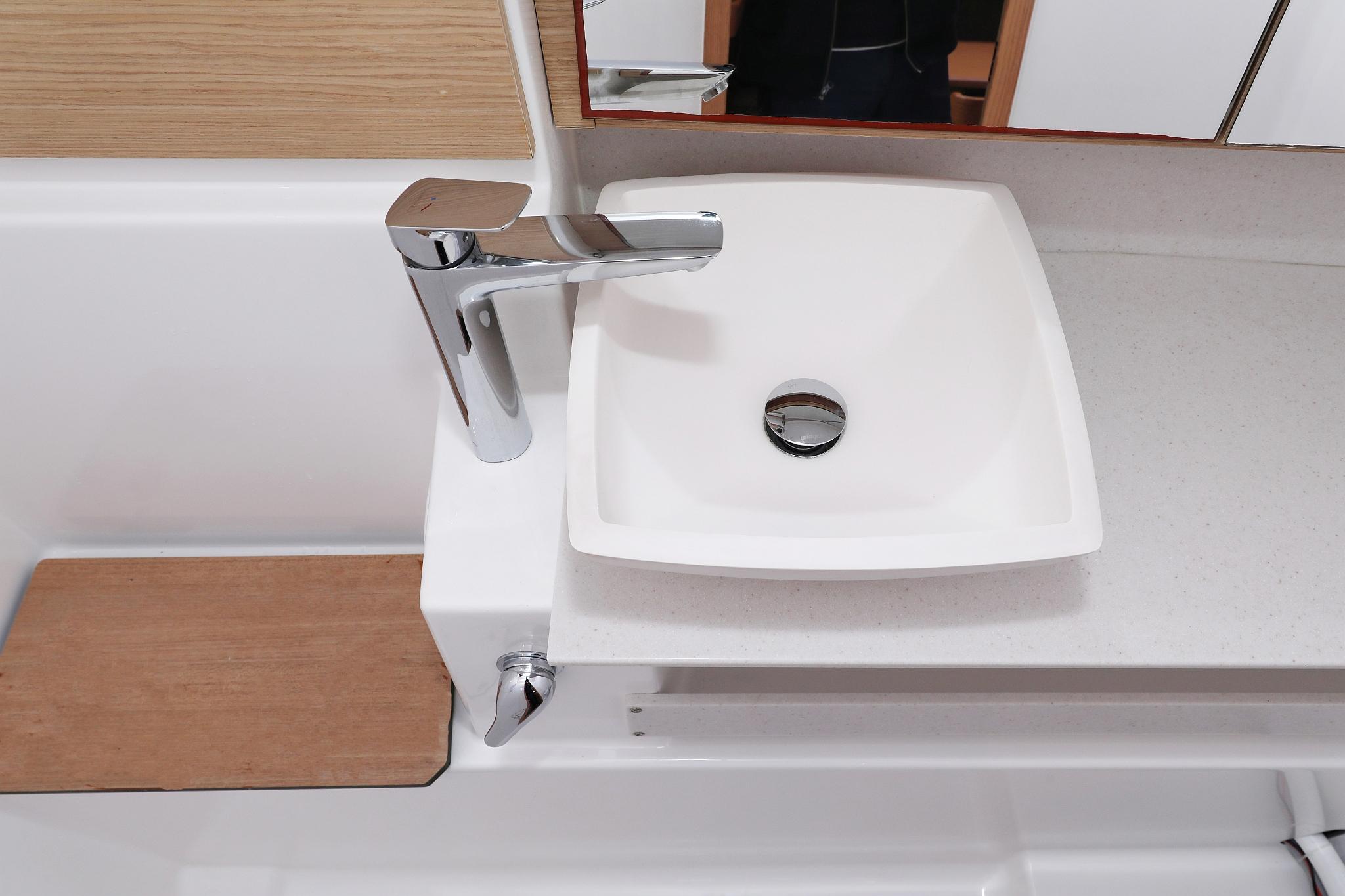 Dufour 430 - 3 cab., picture 38