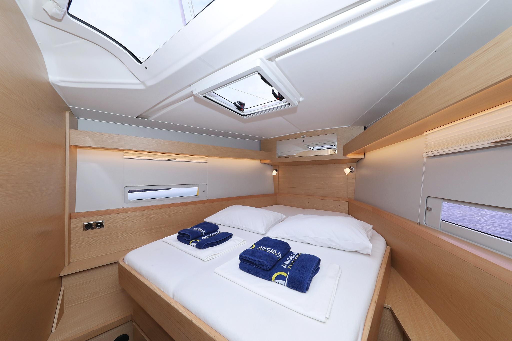Dufour 430 - 3 cab., picture 30