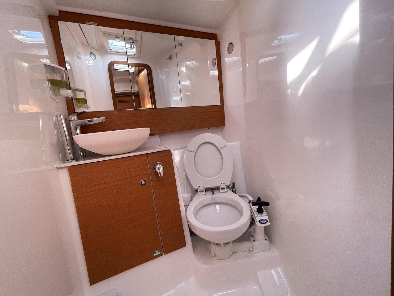 Dufour 430, picture 10