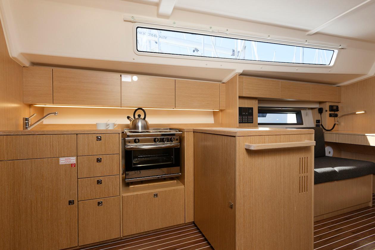 Bavaria C42, picture 15