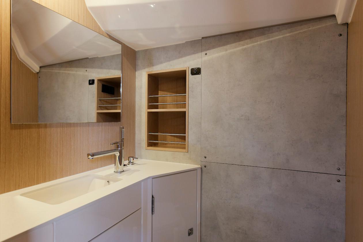 Bavaria C42, picture 19