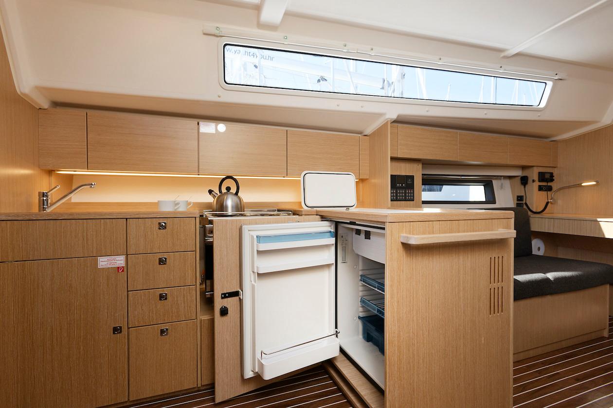 Bavaria C42, picture 16