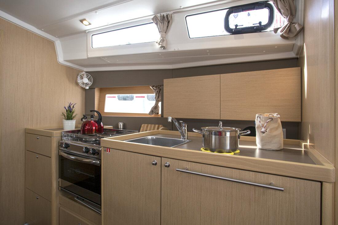 Oceanis 38.1, picture 14