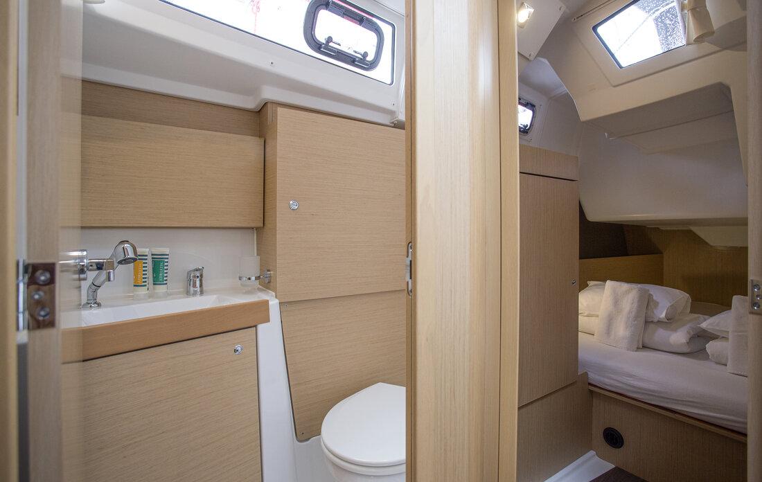 Oceanis 38.1, picture 20