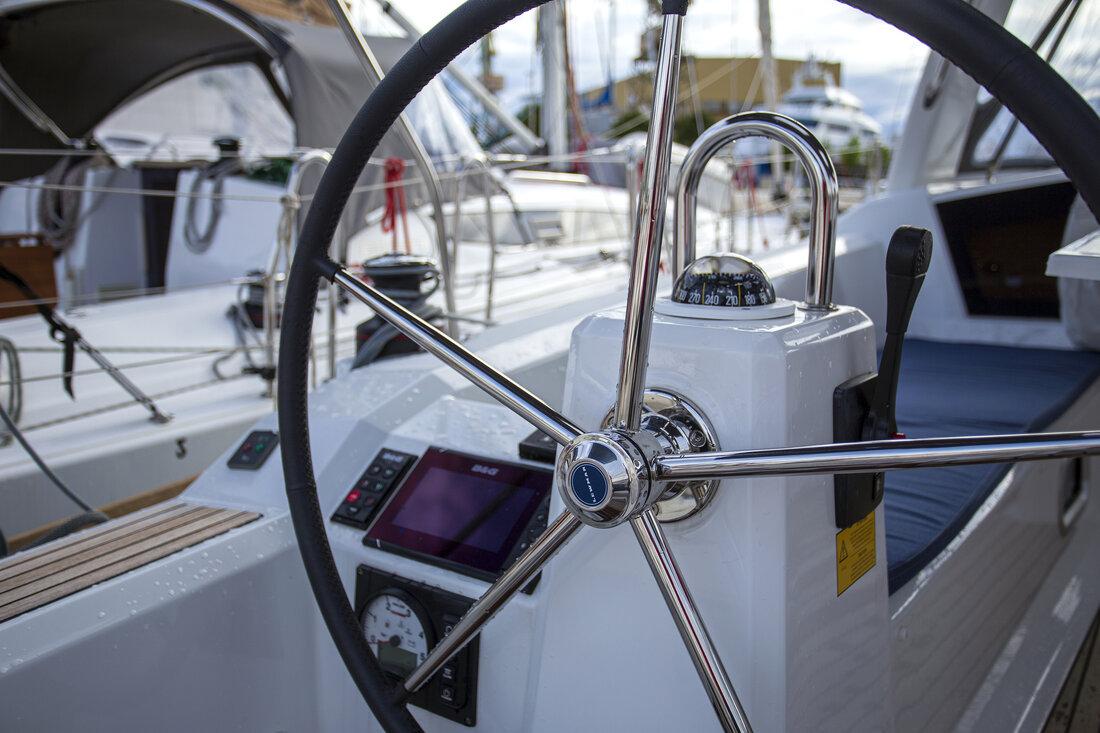 Oceanis 38.1, picture 9