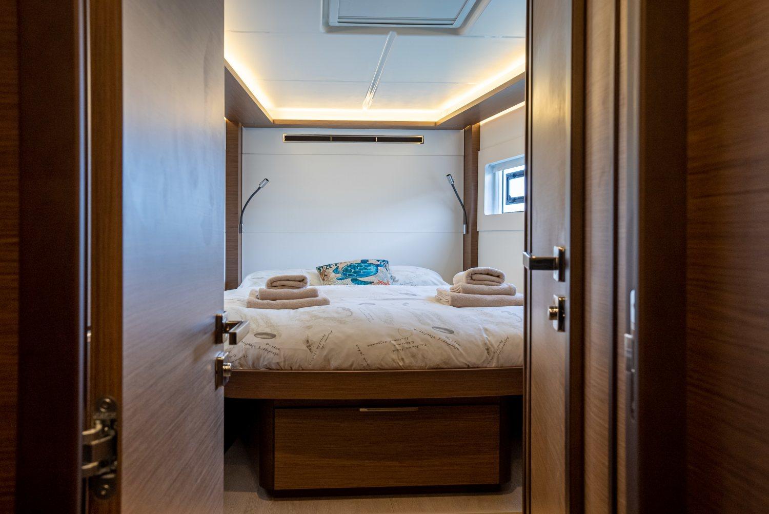 Lagoon 46 - 4 + 2 cab., picture 3