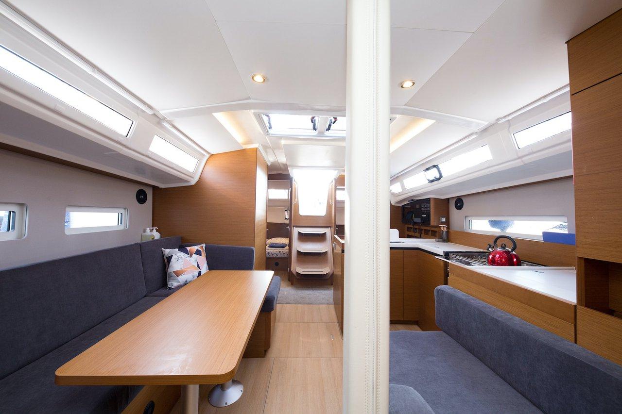 Sun Odyssey 410 - 3 cab., picture 3