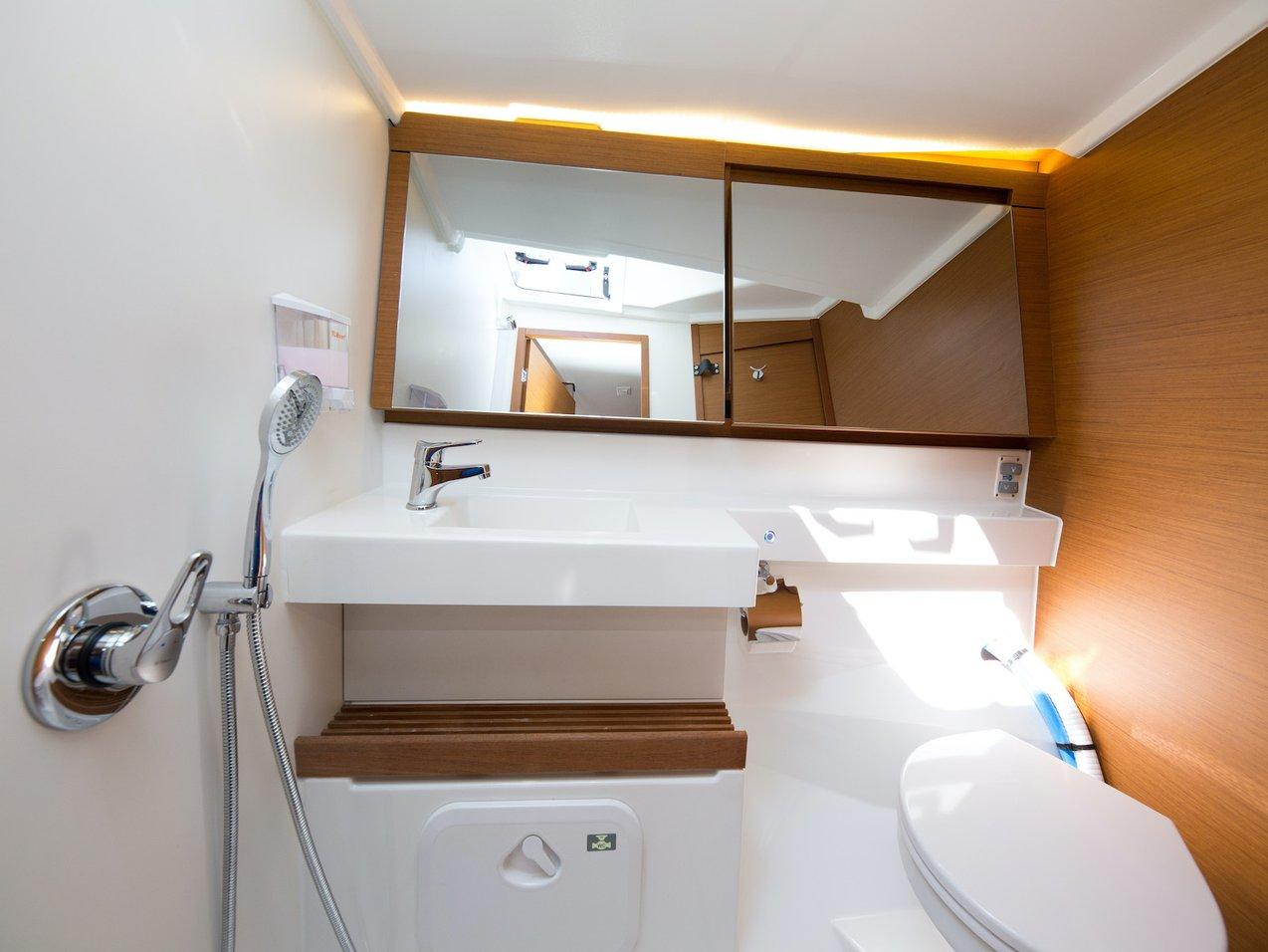 Sun Odyssey 440 - 4 cab., picture 10