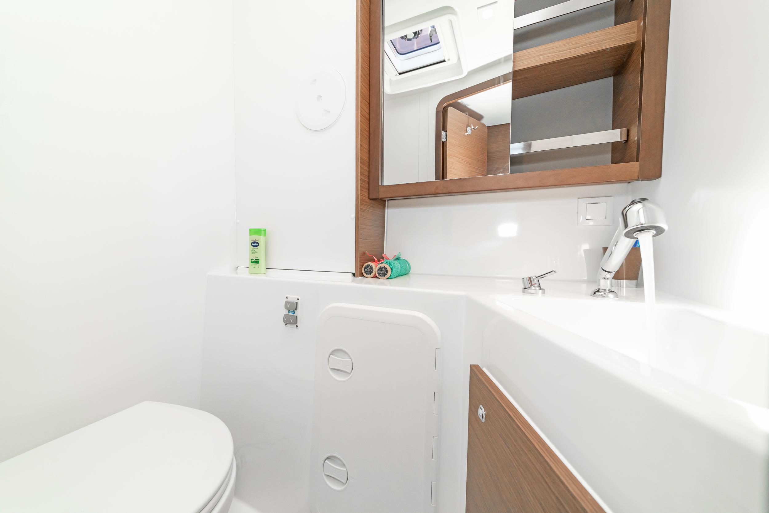 Lagoon 42 - 4 + 2 cab., picture 4