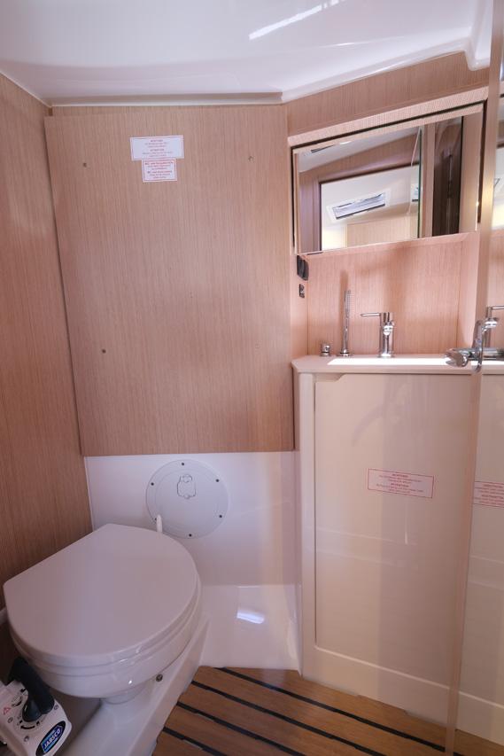 Bavaria C38, picture 14