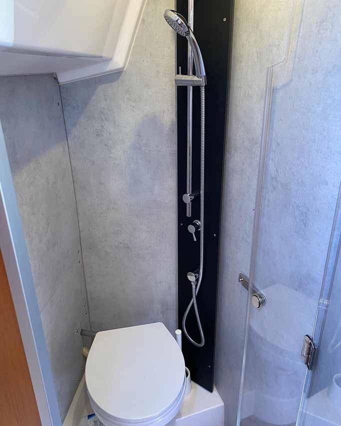 Bavaria C38, picture 11