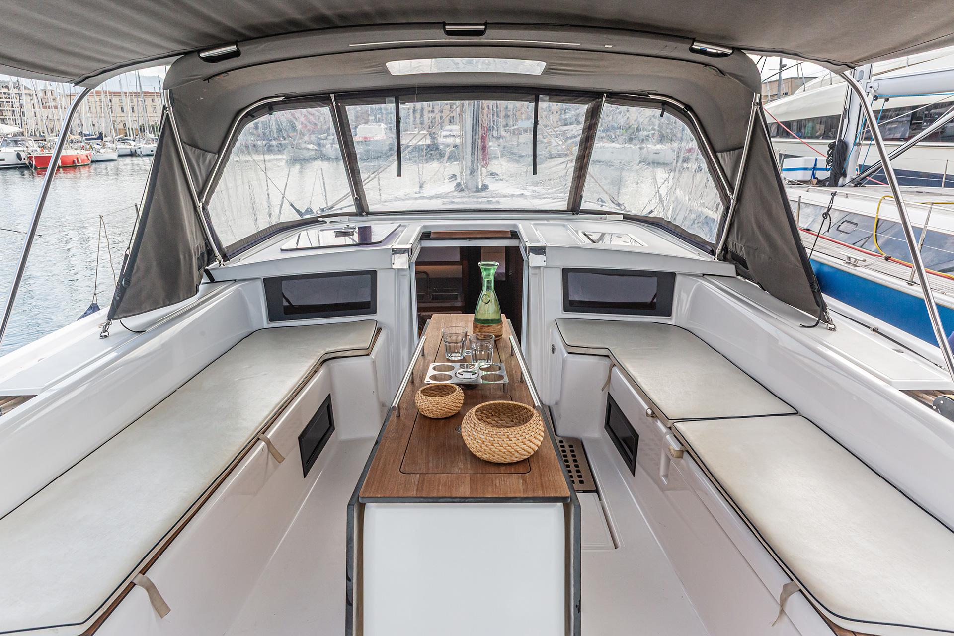 Dufour 530 - 5 + 1 cab., picture 3