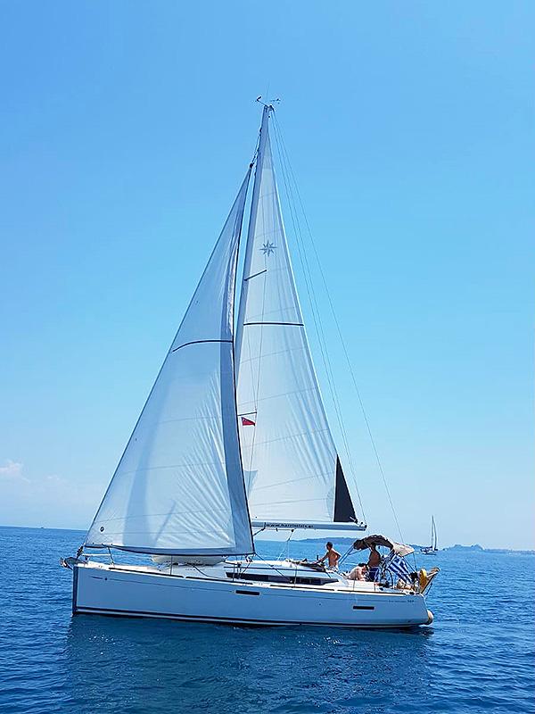 Sun Odyssey 389, picture 4
