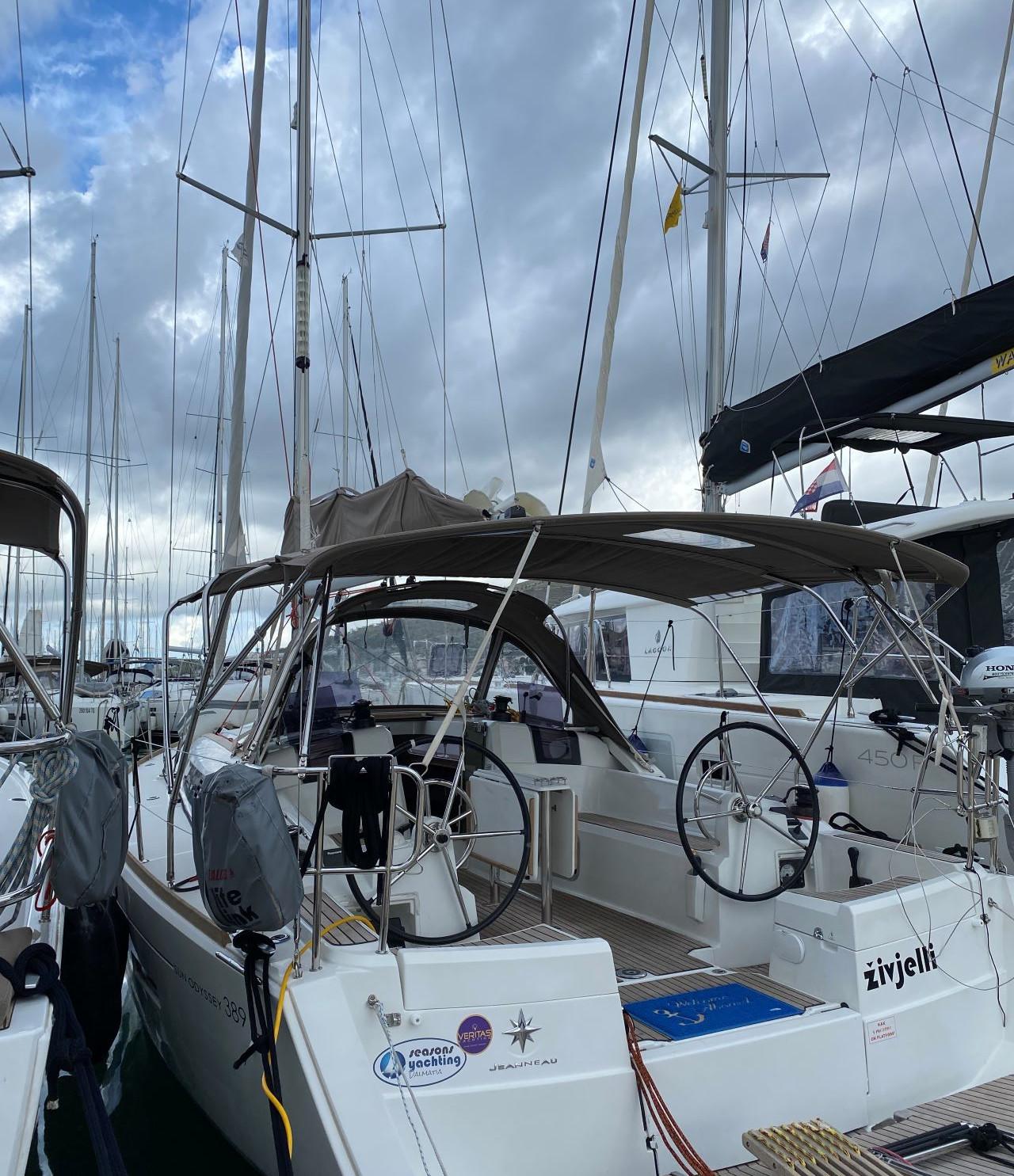 Sun Odyssey 389, picture 3