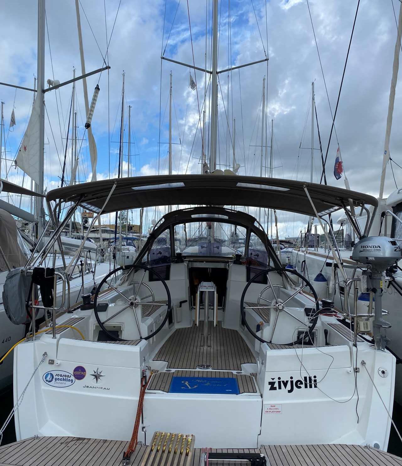 Sun Odyssey 389, picture 4