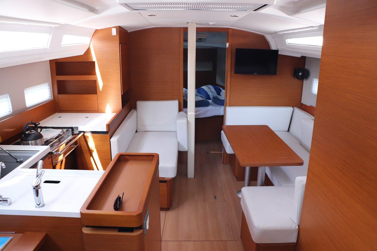 Sun Odyssey 410 - 3 cab., picture 4