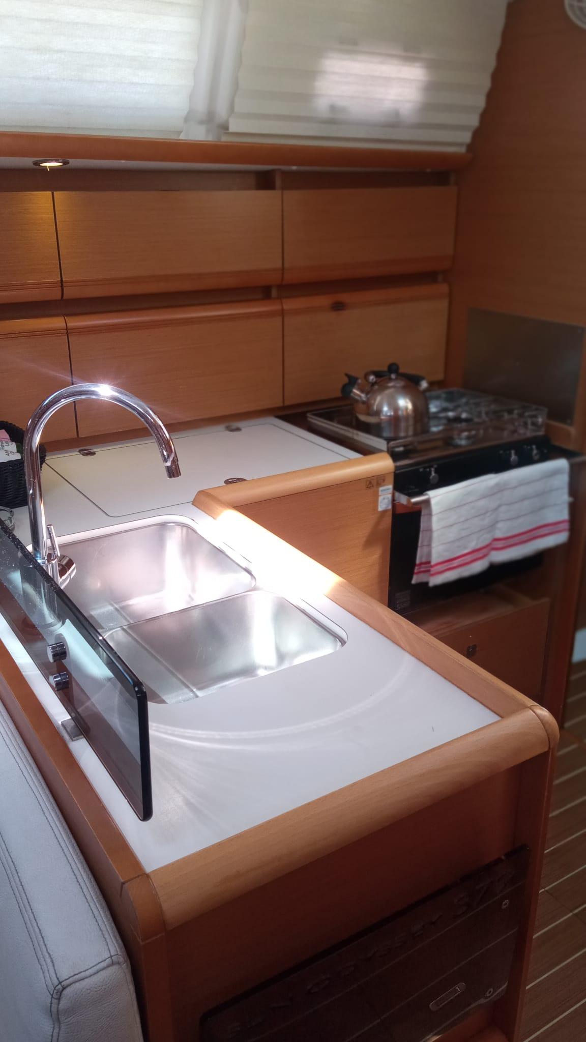 Sun Odyssey 379, picture 6