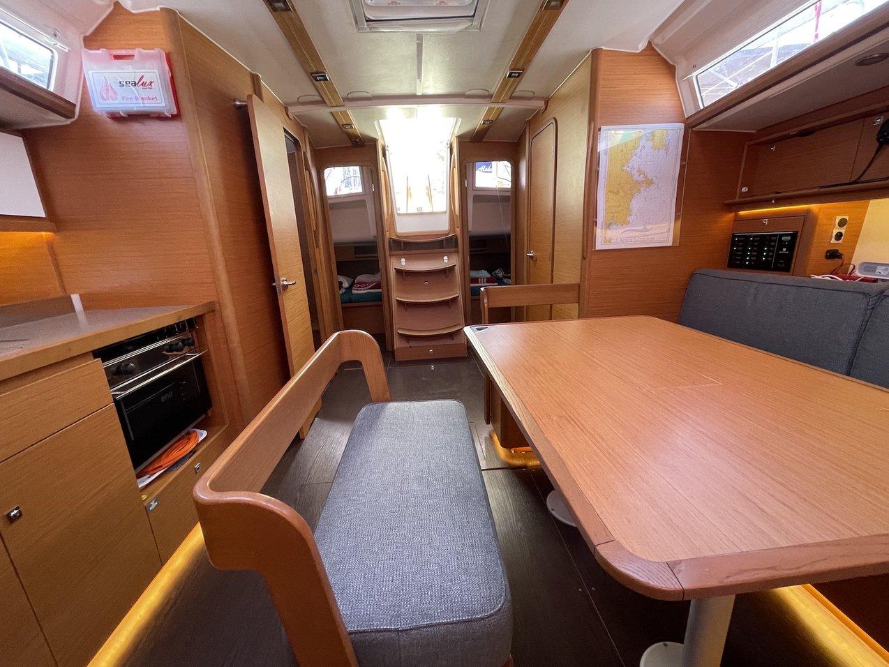 Dufour 430 GL, picture 3