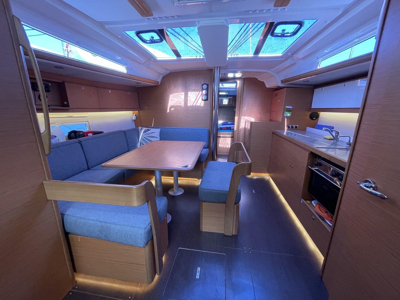 Dufour 430 GL, picture 4